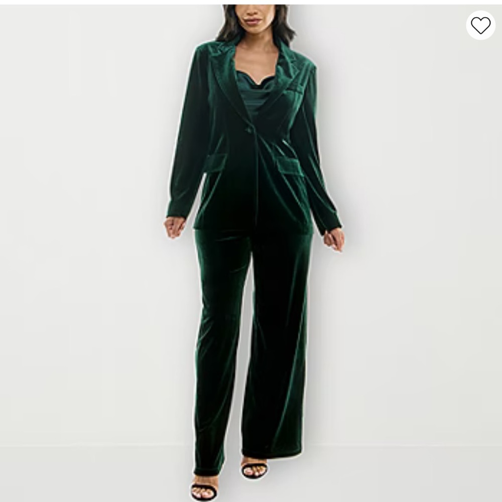 Premier Amour Velvet Womens Regular Fit Blazer and pants size XL.